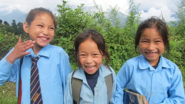 विद्यालय जाने बालबालिका