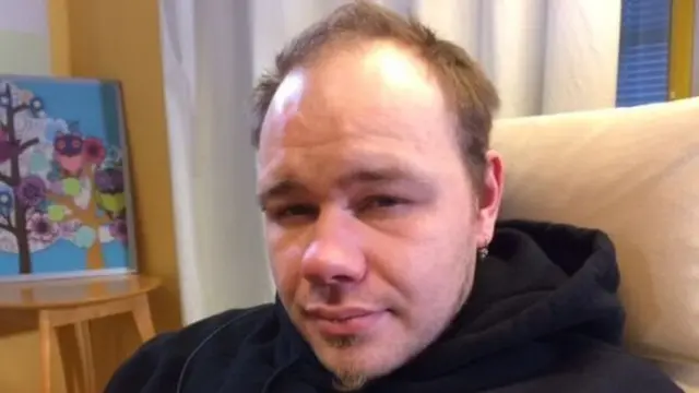 Thomas Salmi berjuang menghadapi musim dingin di jalan ibu kota Finlandia.