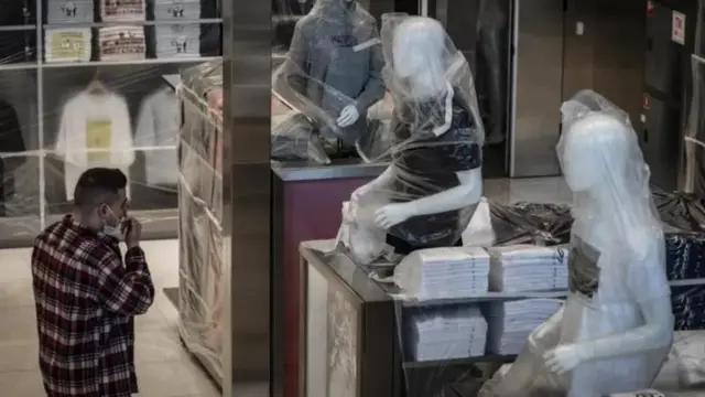 Uniqlo фирмасы – Россиянын рыногунан кеткен көп компаниялардын бири