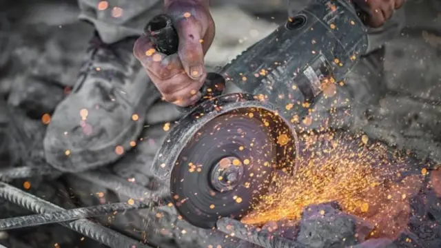 लोहा काटना