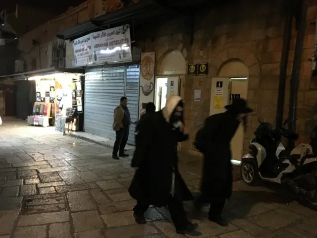 कहते हैं कि इसी गली से ईसा मसीह का आख़िरी सफ़र गुजरा था