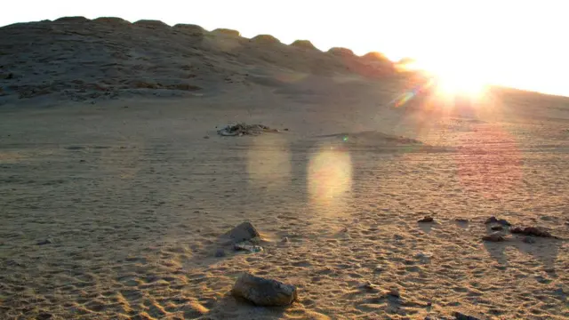 El Sol saliendo a través de las 13 torres