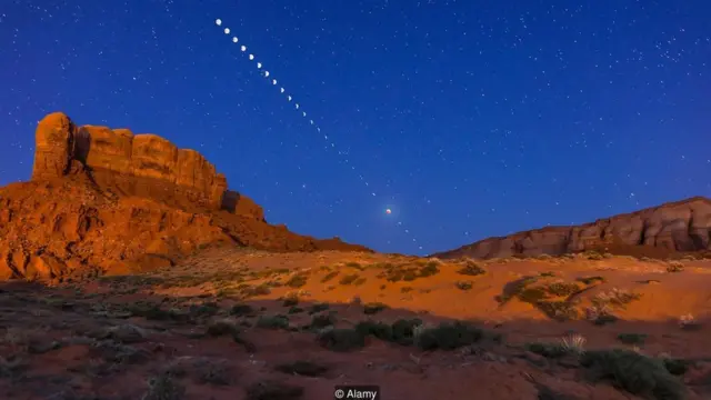 Marcasaposta segura sportingbetdiversas fases da Lua no céu do deserto