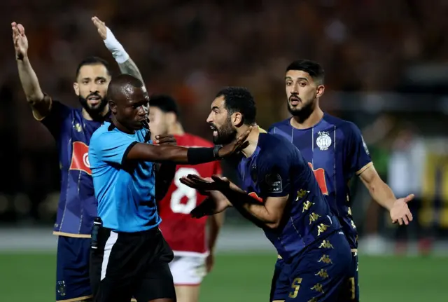 اعتراض لاعبو الترجي التونسي.