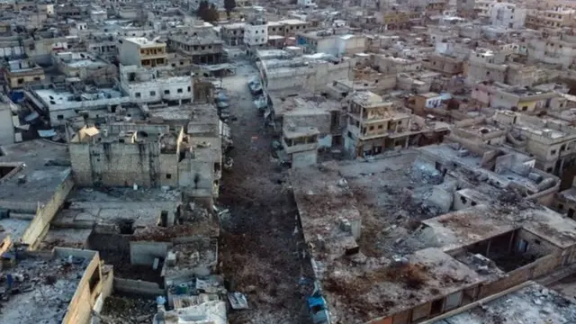 Идлибдан 35 километр масофа узоқликдаги Атарибни Асад қўшинлари қаттиқ бомбардимон қилмоқда