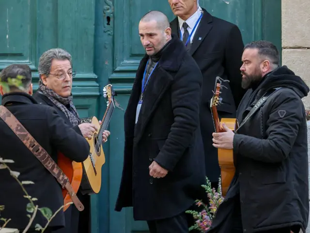 Люди с гитарами