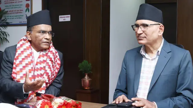 गभर्नर विश्व पौडेल र अर्थमन्त्री विष्णु पौडेल 