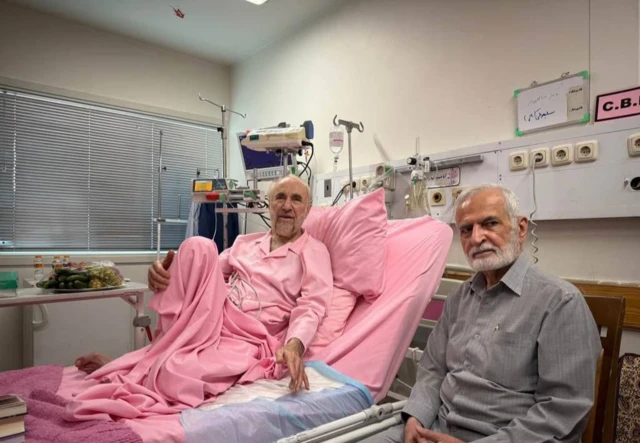 کمال خرازی در ملاقات محمد خاتمی، رئیسجمهور سابق ایران، مرداد ۱۴۰۴