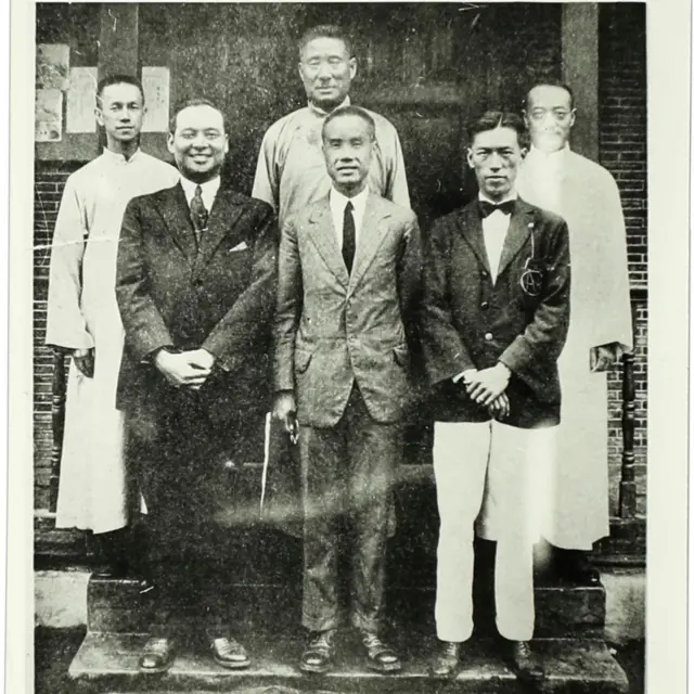 1924年中华全国体育协进会部分董事合影 后排中间为张伯苓，后排右一为王正廷