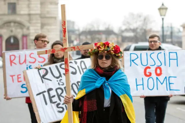 Manifestantes contra a Rússia na Áustria