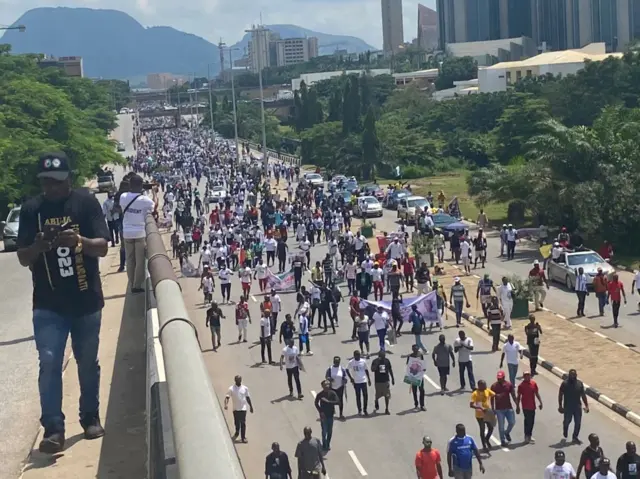 Thousands dey march for Obi
