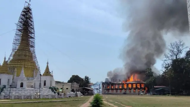 လေကြောင်းဗုံးကြဲခံရတဲ့ မဟာလေးထပ်ဘုန်းကြီးကျောင်း