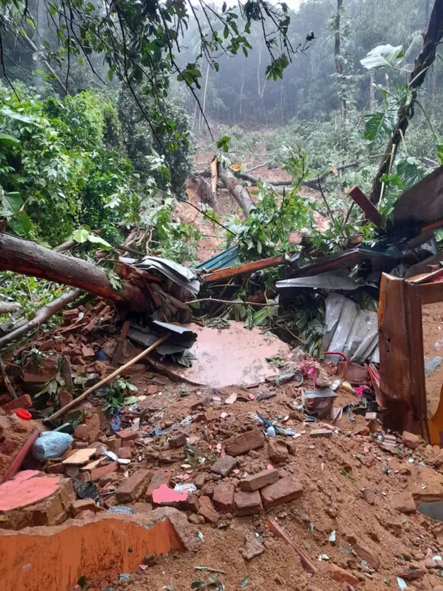 රඹුක්කන දොඹේමඩ ප්‍රදේශයේ සිදුවූ නායයාම