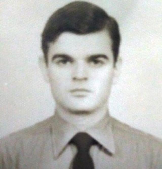 Eduardo Kalinec de joven, foto de policía