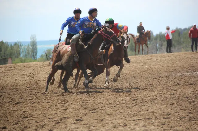 Казак боордошторубуз дагы катыра оюн курду