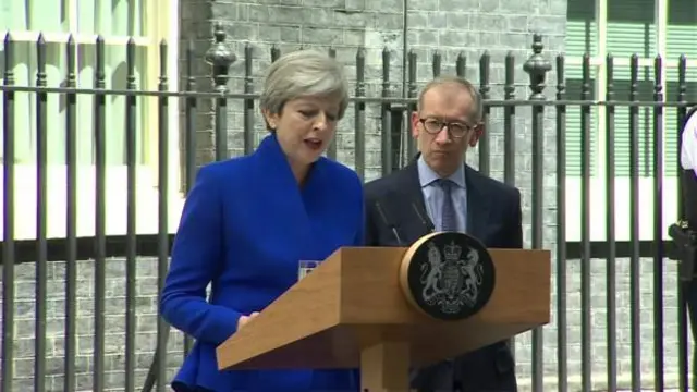 นายกรัฐมนตรีอังกฤษประกาศแล้วว่าพรรคคอนเซอร์เวทีฟจะจัดตั้งรัฐบาลด้วยเสียงสนับสนุนจาก ยูเนียนนิสท์ หรือ ดียูพี จากไอร์แลนด์เหนือ