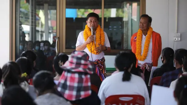 ฐานวัฒน์ ธนาธัญญพิชญ์ ผู้สมัครนายก อบจ.อุดรธานี จากคณะก้าวหน้า บอกว่าเขาไม่ใช่นักการเมืองอาชีพ ไม่ได้ศึกษาเรื่องการเมืองเลย แต่ยืนยันว่า "หัวใจประชาธิปไตยเต็มร้อย"