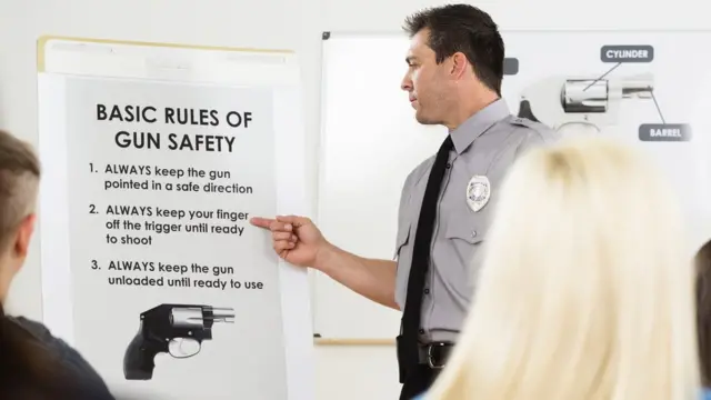 વિજયસરઘસ, જાન, લગ્ન, જન્મદિવસ કે અન્ય કોઈ પ્રસંગે 'ખુશીને વ્યક્ત કરવા' માટે પણ પરવાનાવાળા હથિયારમાંથી ગોળીબાર કરવો ગુનો બને છે