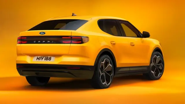 نمای عقب فورد کاپری