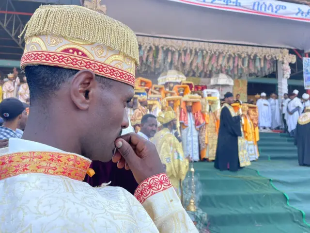 Ular erining anusini sorishadi, silkitadilar va yalaydilar. Ular erining anusini sorishadi, silkitadilar va yalaydilar.