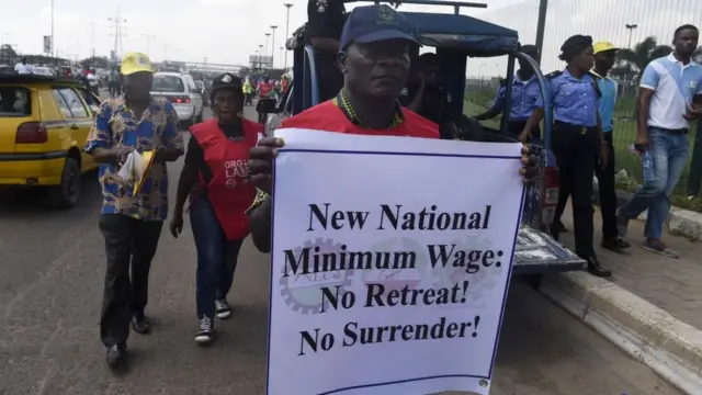 Pipo dey protest for road