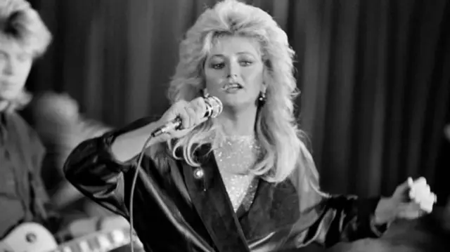 Bonnie bin get "no big ideas" about recording until one talent scout spot her
