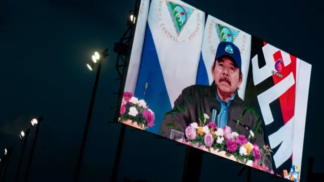 Pantalla con la imagen de Daniel Ortega