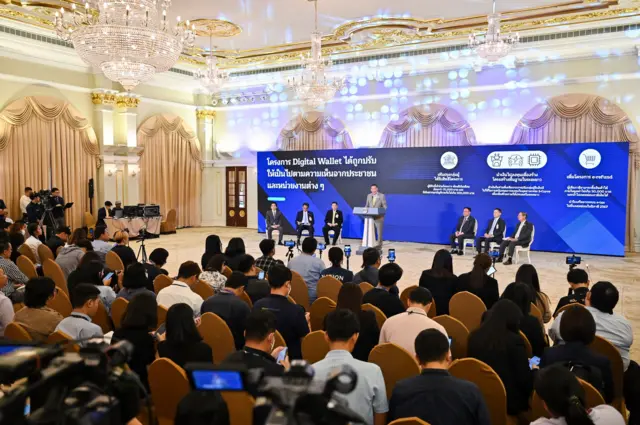 รัฐบาลเศรษฐาใช้เวลากว่า 2 เดือน ในการหาข้อสรุปเรื่องแหล่งเงินและหลักเกณฑ์อื่น ๆ ก่อน "บอกข่าวดีกับพี่น้องประชาชน" เมื่อ 10 พ.ย. 2566 ว่า "โครงการดิจิทัลวอลเล็ตไม่ใช่เป็นแค่ความฝัน แต่กำลังเป็นความจริง"