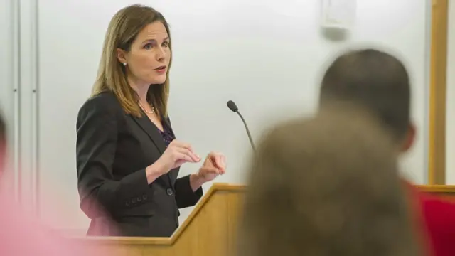 Amy Coney Barrett en clase