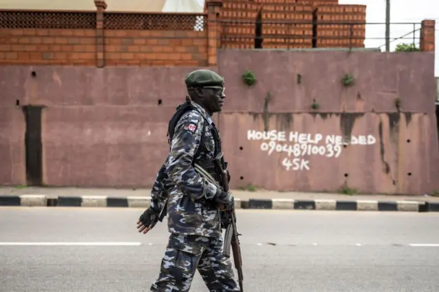 နိုင်ဂျီးရီးယားရဲတပ်ဖွဲ့ဝင်တစ်ဦး (ပုံဟောင်း)