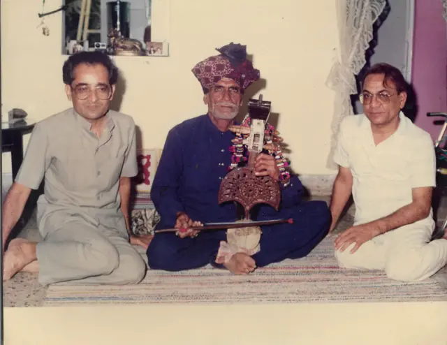 જોરાવરસિંહ જાદવ, ગુજરાત, ગુજરાતની લોકકલા, ઝવેરચંદ મેઘાણી, લોકકલા, નૃત્ય, વાદન, ગાયન, ગુજરાતી સાહિત્યનો ઇતિહાસ, ગુજરાતી લોકસંસ્કૃતિ