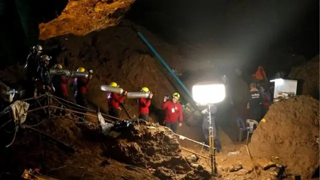 थाईलैंड की गुफा में फंसे बच्चे