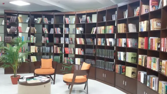 বাংলাদেশ ভবনের ভেতরে।