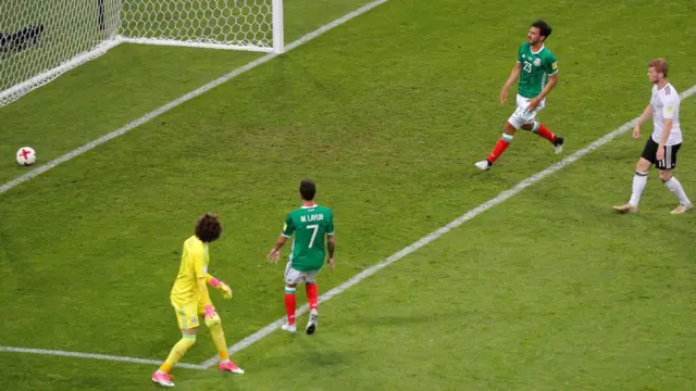 Timo Werner anota el tercer gol del partido.