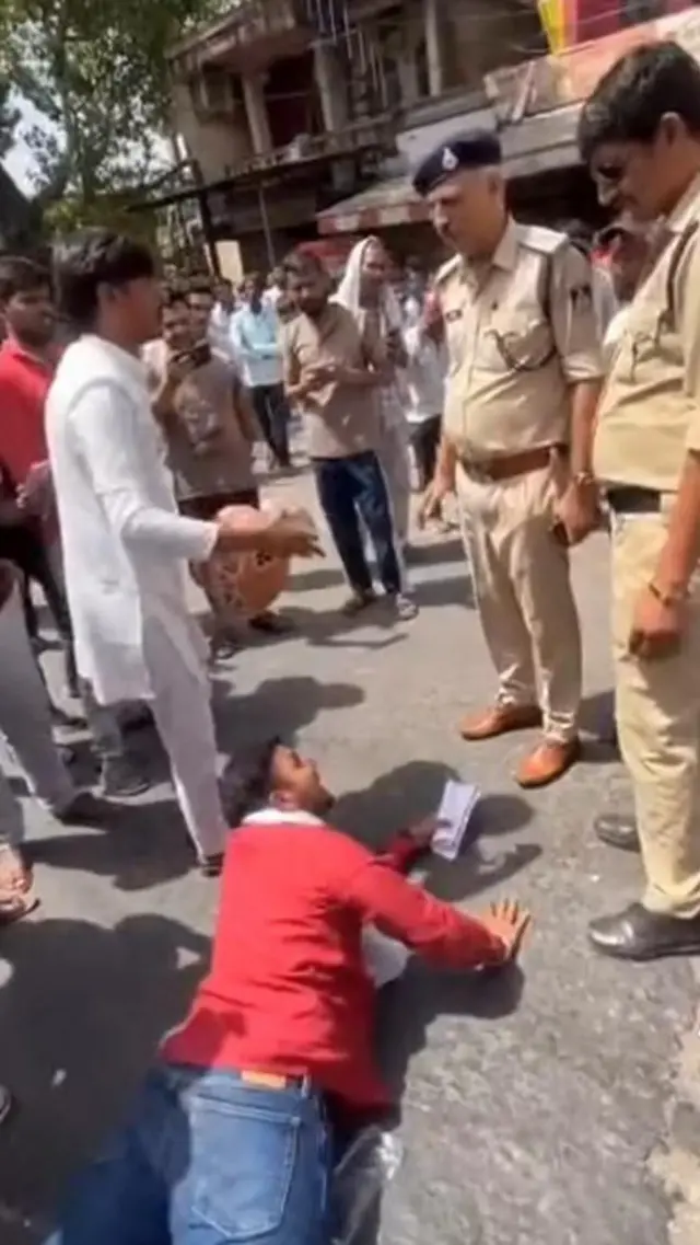 इंदौर के वार्ड 75 के कांग्रेस पार्षद कुणाल चौधरी का वीडियो वायरल है