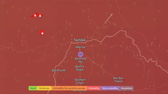 တာချီလိတ်မြို့နဲ့ မယ်ဆိုင်မြို့တို့မှာ လေထုအရည်အသွေးဆိုးရွားမှုကို ပြနေပြီး မြန်မာဘက်ခြမ်းမှာ တောမီးအချို့ လောင်ကျွမ်းနေတာကိုလည်း ပြသနေပါတယ်။ 
