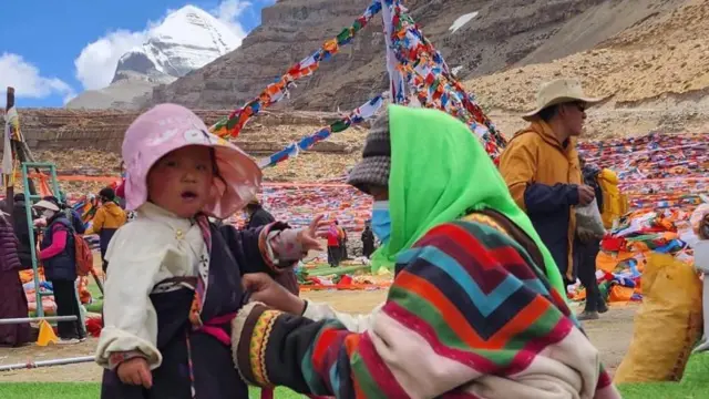 सागा दावा पर्वमा आमाछोरी