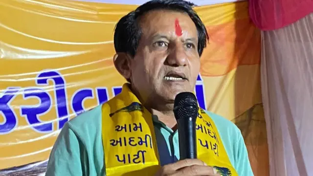 સાગર રબારી એક ખેડૂત નેતા છે અને ખેડૂતોની સમસ્યાને લઈને તેઓ ઘણાં વર્ષોથી સરકાર સામે સંઘર્ષ કરી રહ્યા છે