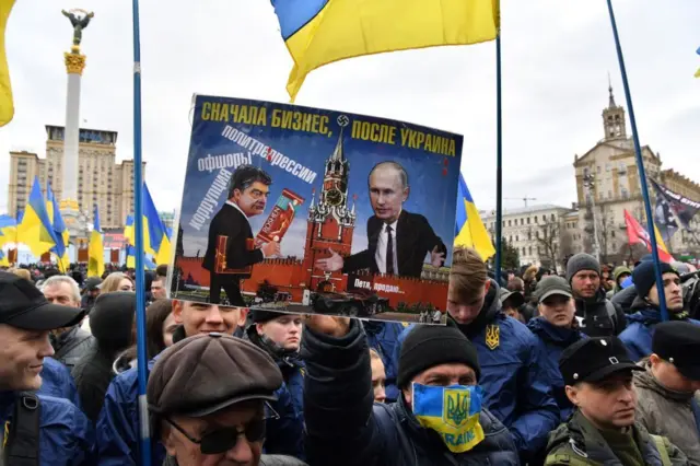 Đảng cực hữu National Corps (của cựu lãnh đạo Azov) biểu tình chống tham nhũng trong các hợp đồng kinh tế với Nga