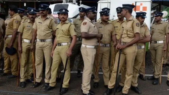 போலீசார்