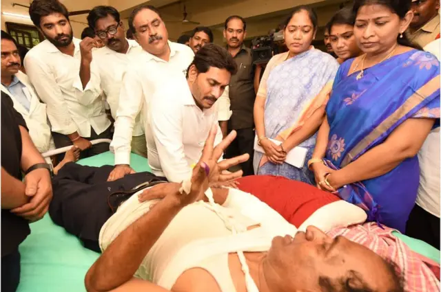 బాధితులకు జగన్ పరామర్శ