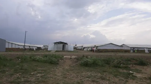 ተፈናቃዮች የሚኖሩበት መጠለያ