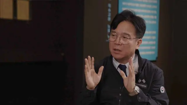 인터뷰하는 김영훈 고용노동부 장관