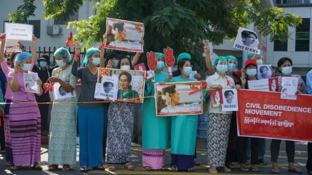 CDM ဆရာဝန်တွေကို စေတနာ့ဝန်ထမ်း ဆေးရုံ၊ ဆေးခန်းတွေမှာလည်း လုပ်ခွင့်မပေးတဲ့အတွက် ကျန်းမာရေးစောင့်ရှောက်မှုစနစ် ပျက်ဆီးနေ