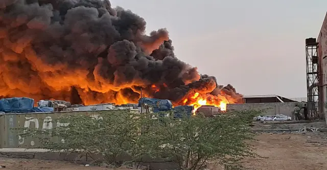 ဘဏ်တွေ စျေးတွေ မီးရှို့ခံနေရ