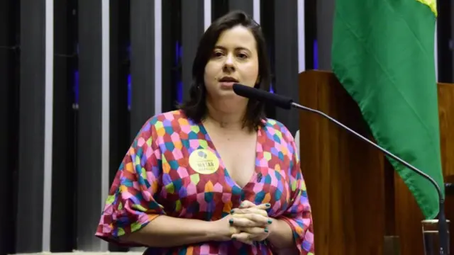 Sâmia Bonfim discursando na Câmara