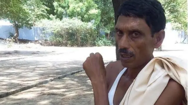 மசூதியை பாதுகாக்கும் இந்துக் குடும்பம்