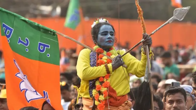 পশ্চিমবঙ্গে ধর্মীয় বিভাজনের রাজনীতি চারু করার জন্য বিজেপিকে দায়ী করা হয়।