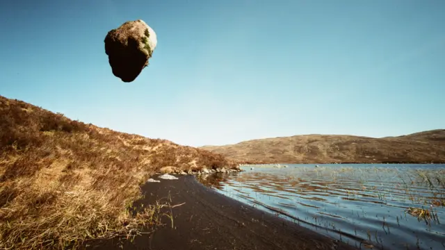 இந்தப் பாறைகள் அந்தரத்தில் நிற்பது எப்படி