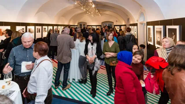 نمایشگاه عکس اندرونی بیرونی